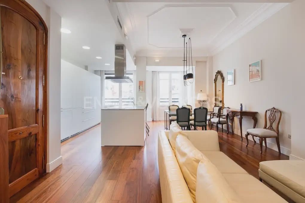 Appartement de 3 chambres à louer à Valence ville avec garage - 3 200 € (Ref: 9897795)