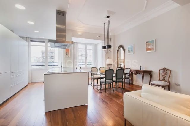 Appartement de 3 chambres à louer à Russafa, Valence ville avec garage - 3 200 € (Ref: 9897795)