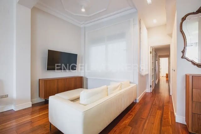 Appartement de 3 chambres à louer à Russafa, Valence ville avec garage - 3 200 € (Ref: 9897795)