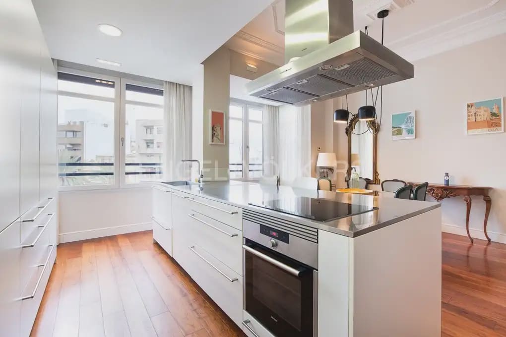 Appartement de 3 chambres à louer à Valence ville avec garage - 3 200 € (Ref: 9897795)