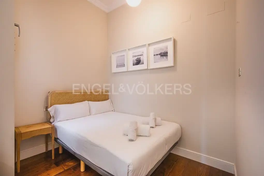 Appartement de 3 chambres à louer à Valence ville avec garage - 3 200 € (Ref: 9897795)