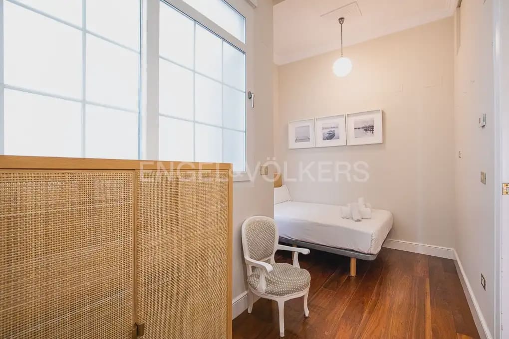 Appartement de 3 chambres à louer à Valence ville avec garage - 3 200 € (Ref: 9897795)