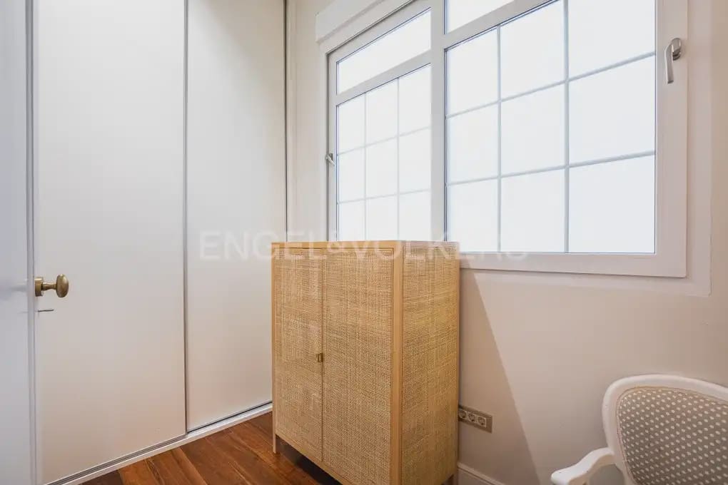 Appartement de 3 chambres à louer à Valence ville avec garage - 3 200 € (Ref: 9897795)