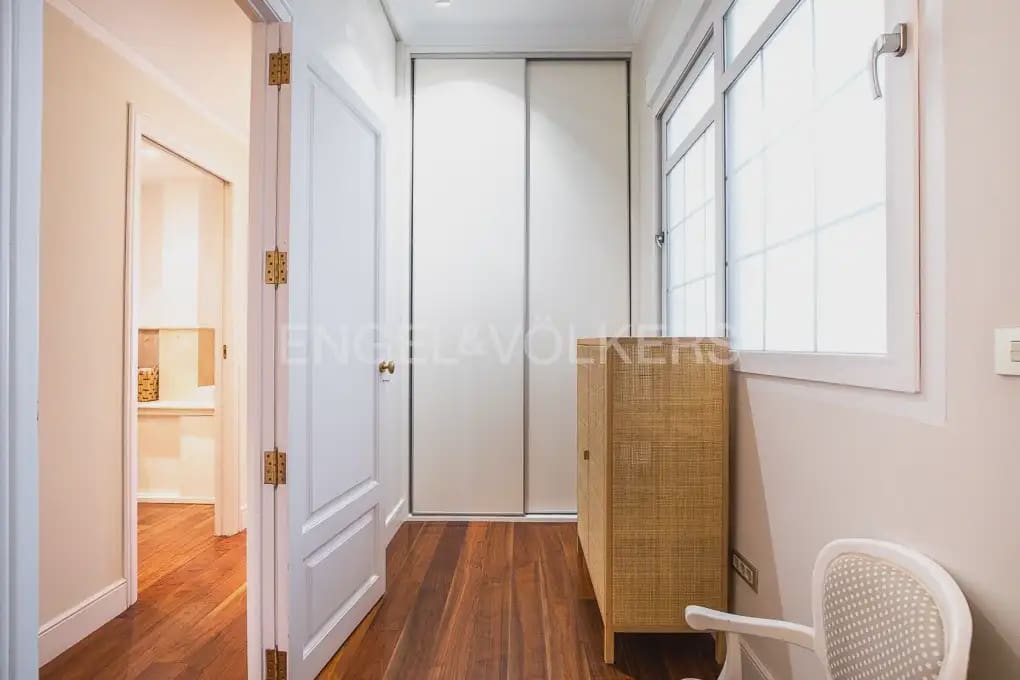 Appartement de 3 chambres à louer à Valence ville avec garage - 3 200 € (Ref: 9897795)