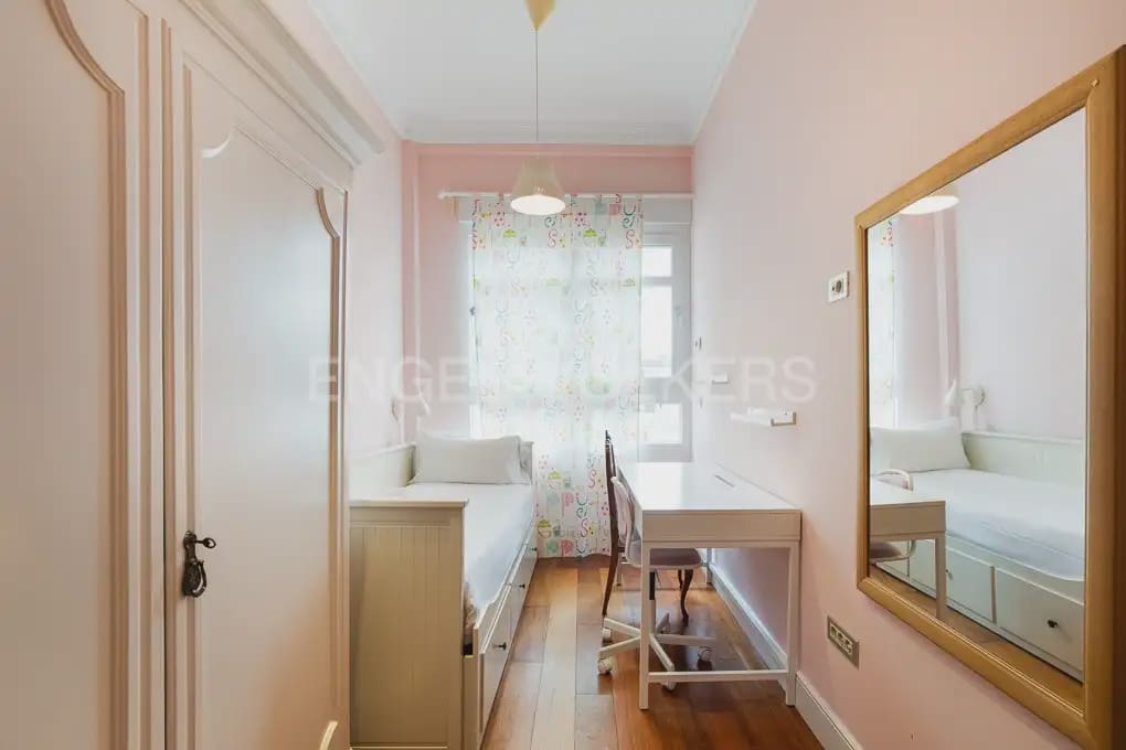 Appartement de 3 chambres à louer à Valence ville avec garage - 3 200 € (Ref: 9897795)