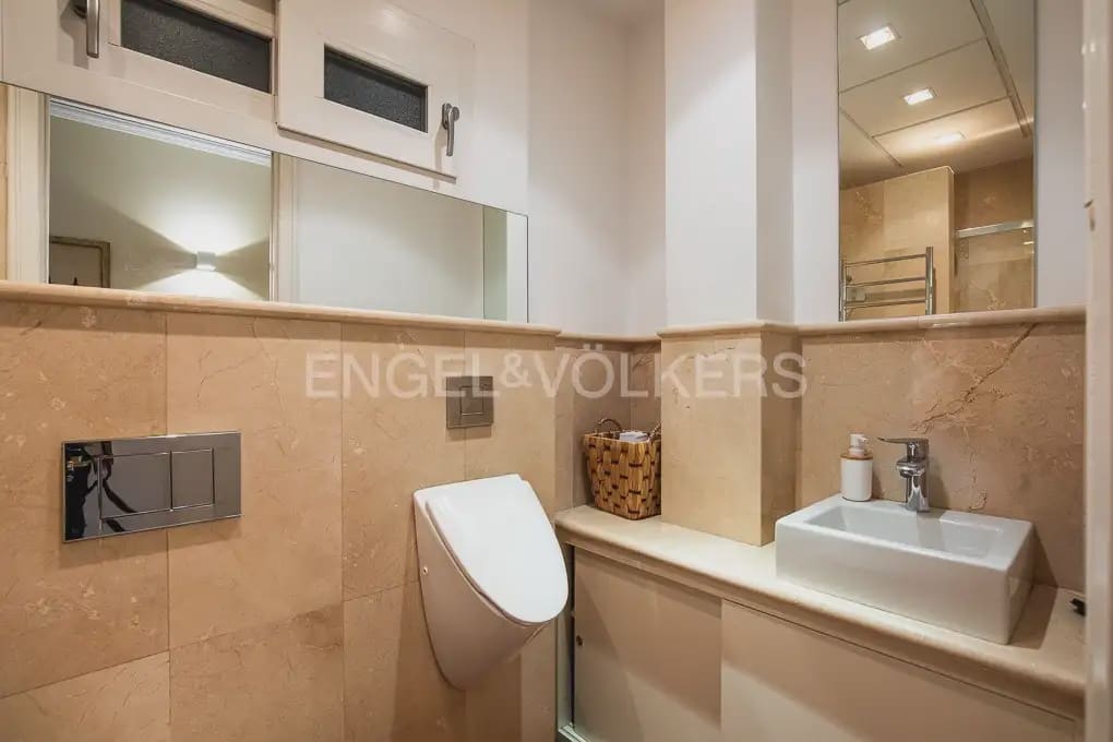 Appartement de 3 chambres à louer à Valence ville avec garage - 3 200 € (Ref: 9897795)