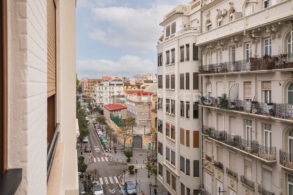 Appartement de 3 chambres à louer à Valence ville avec garage - 3 200 € (Ref: 9897795)