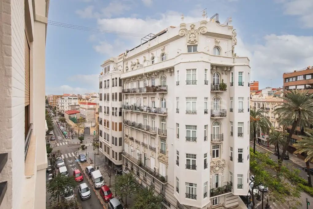Appartement de 3 chambres à louer à Valence ville avec garage - 3 200 € (Ref: 9897795)