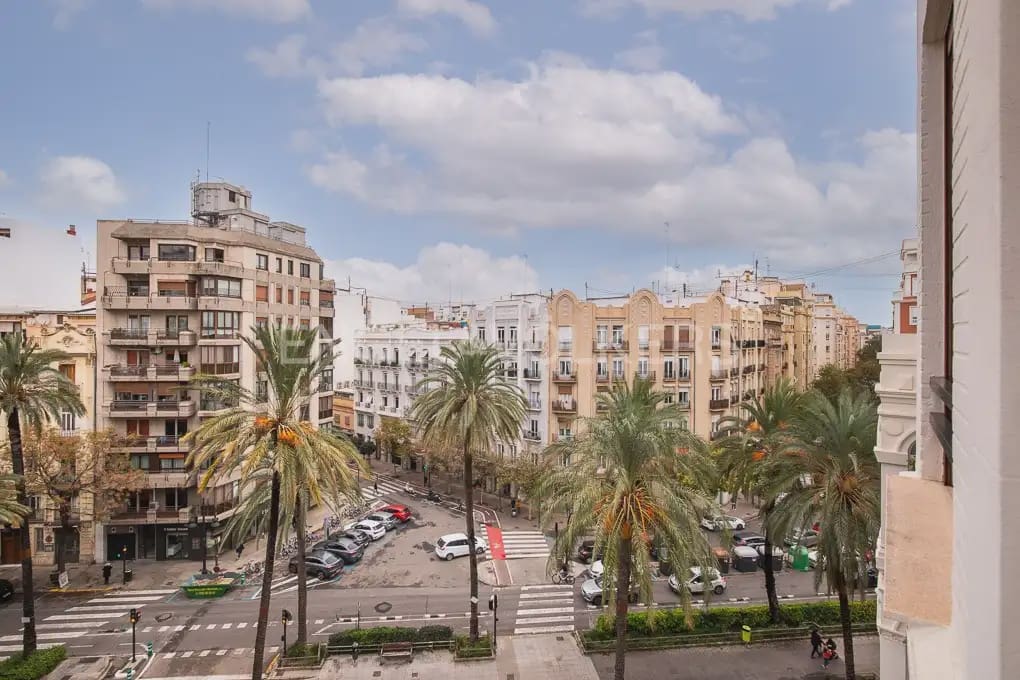 Appartement de 3 chambres à louer à Valence ville avec garage - 3 200 € (Ref: 9897795)