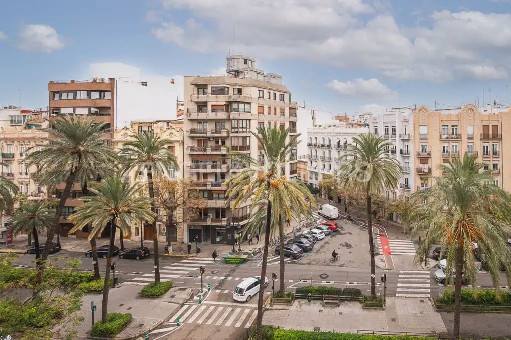 Appartement de 3 chambres à louer à Valence ville avec garage - 3 200 € (Ref: 9897795)