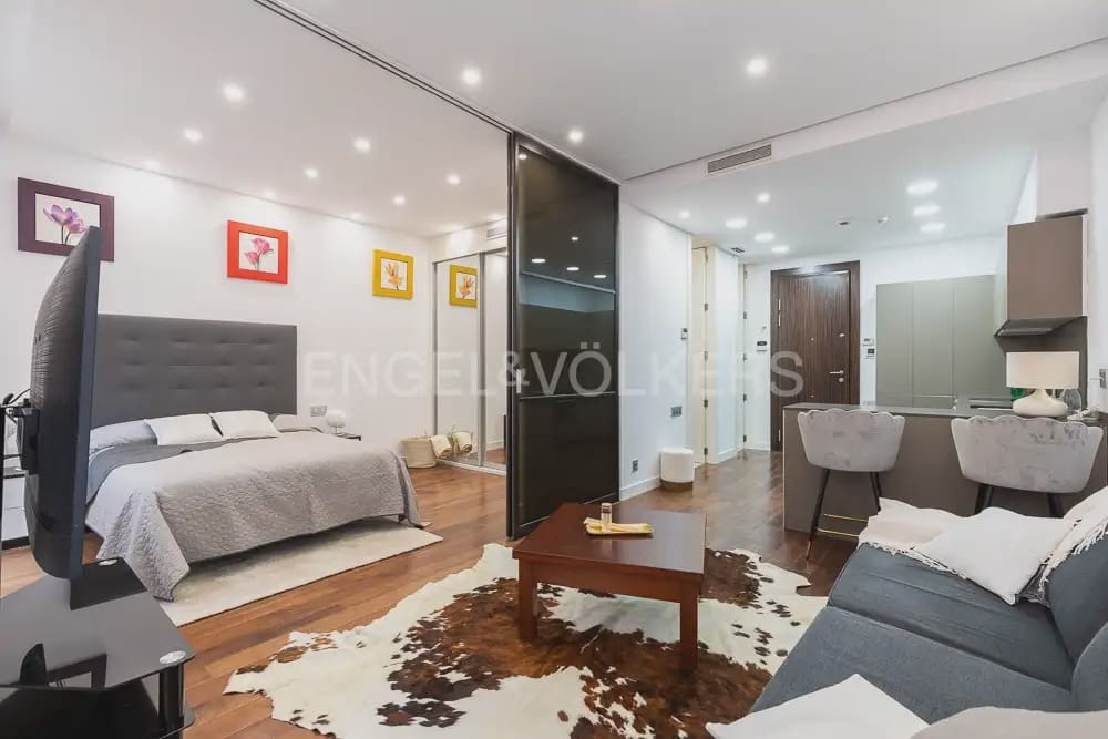 1 Zimmer Wohnung zu vermieten in Valencia Stadt mit Garage - 1.600 € (Ref: 9897799)
