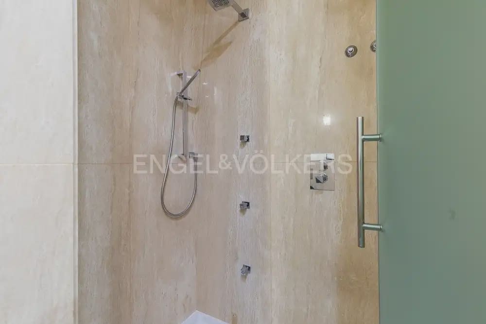 1 Zimmer Wohnung zu vermieten in Valencia Stadt mit Garage - 1.600 € (Ref: 9897799)