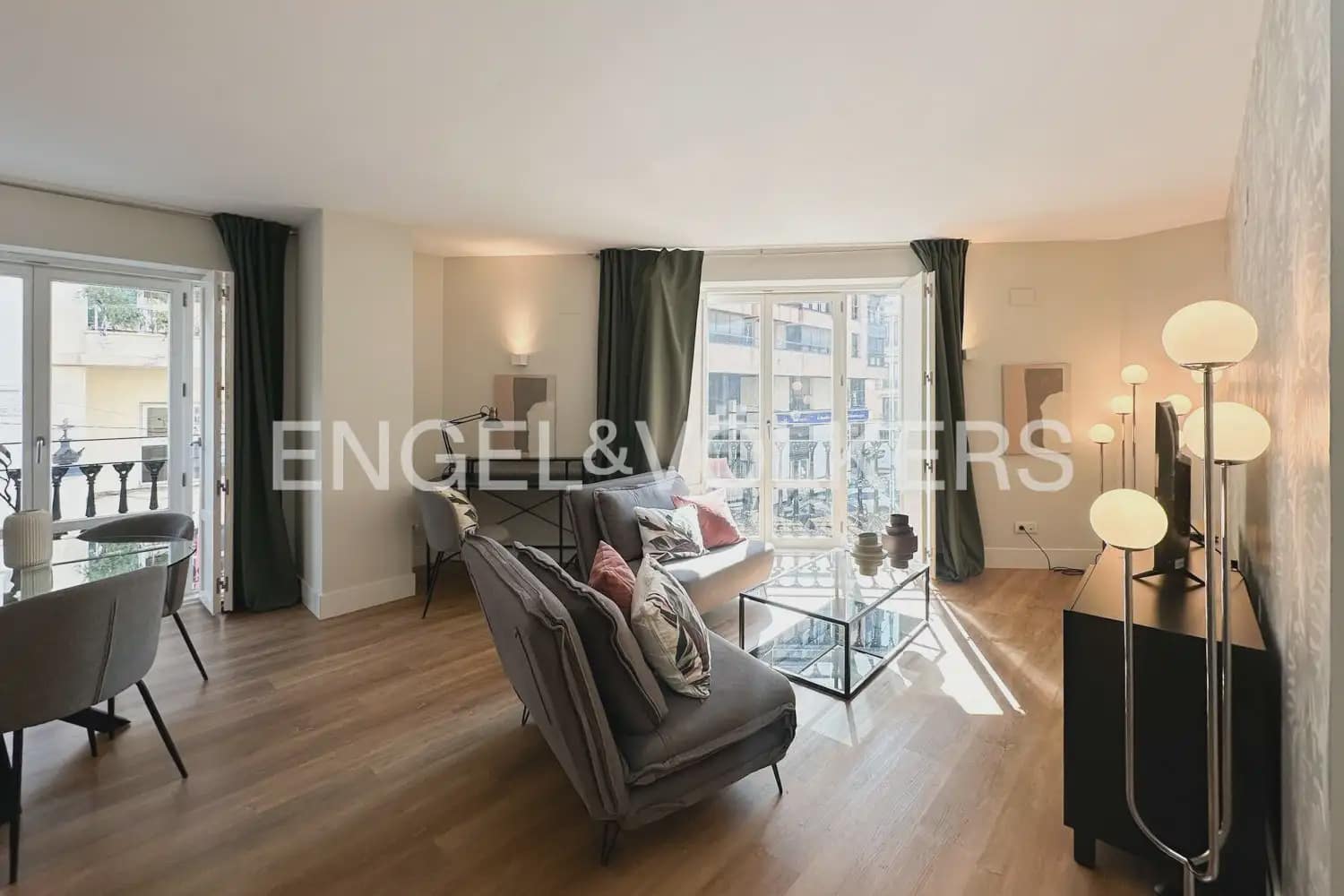 1 Zimmer Wohnung zu vermieten in Valencia Stadt mit Pool - 1.700 € (Ref: 9897800)