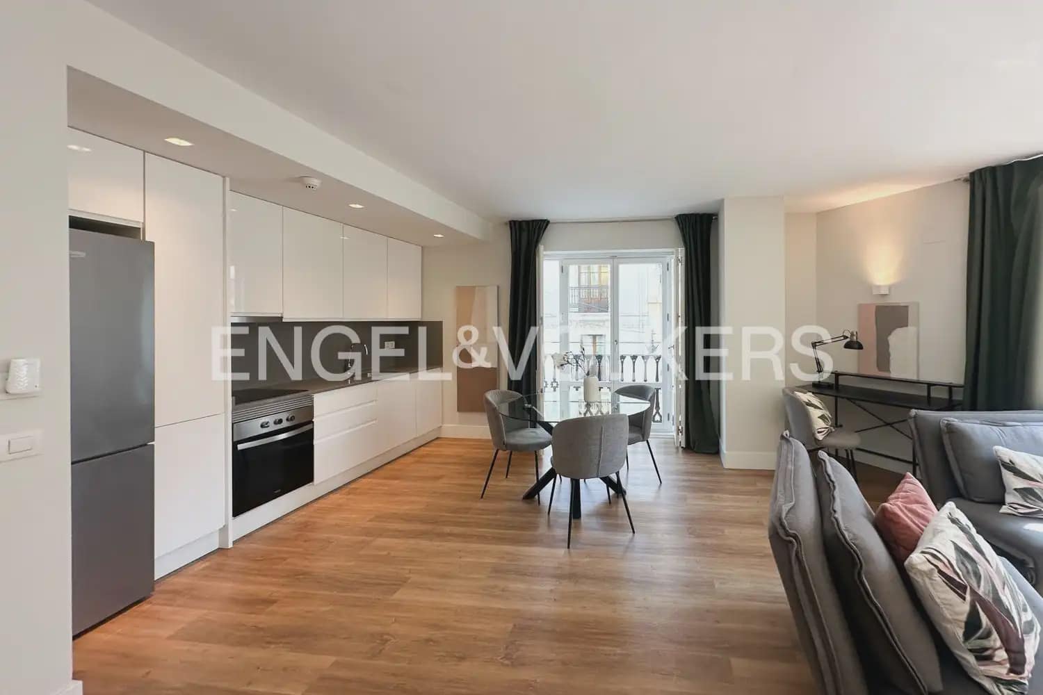 1 Zimmer Wohnung zu vermieten in Valencia Stadt mit Pool - 1.700 € (Ref: 9897800)