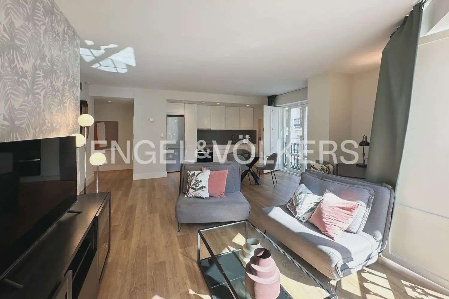 1 Zimmer Wohnung zu vermieten in Valencia Stadt mit Pool - 1.700 € (Ref: 9897800)