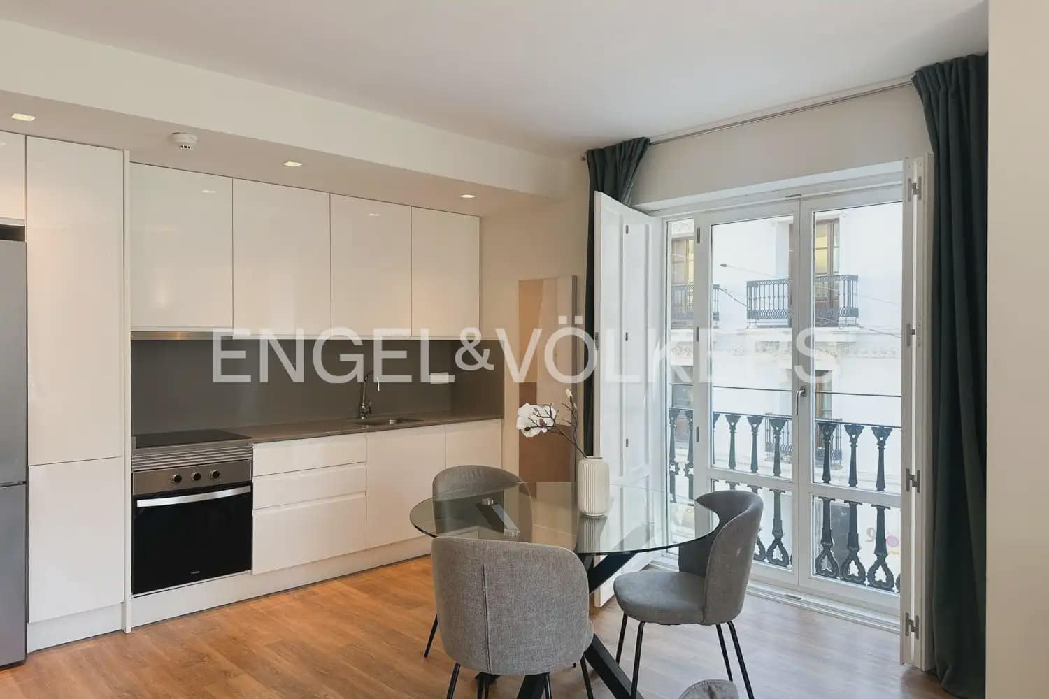 1 Zimmer Wohnung zu vermieten in Valencia Stadt mit Pool - 1.700 € (Ref: 9897800)