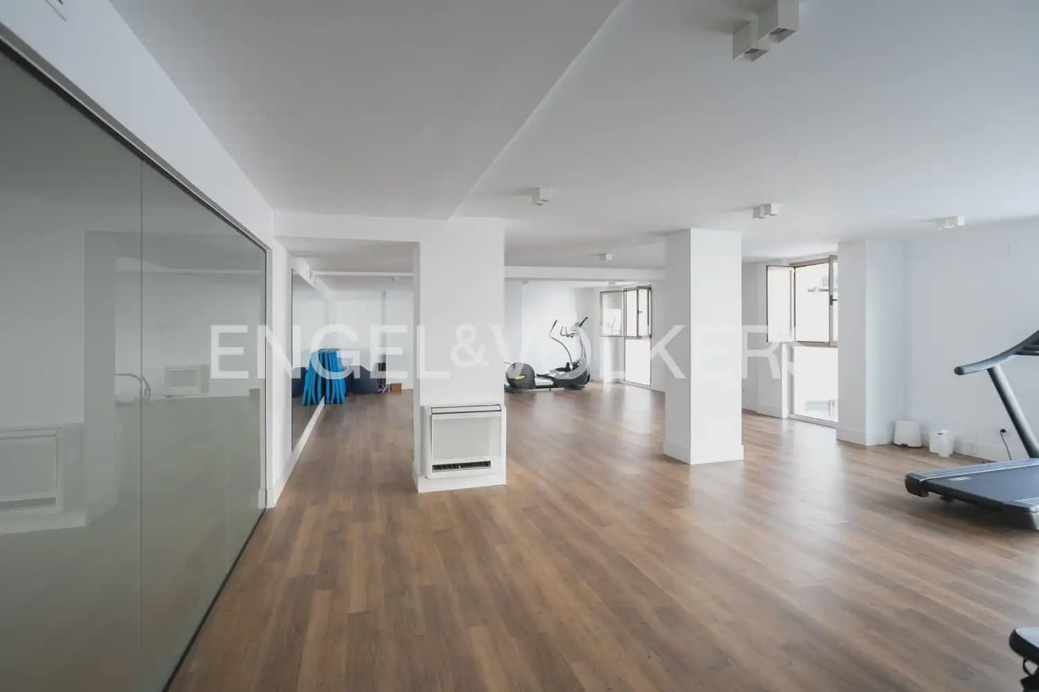 1 Zimmer Wohnung zu vermieten in Valencia Stadt mit Pool - 1.700 € (Ref: 9897800)