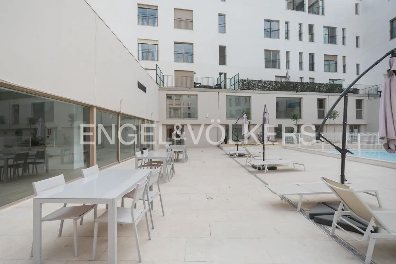 1 Zimmer Wohnung zu vermieten in Valencia Stadt mit Pool - 1.700 € (Ref: 9897800)