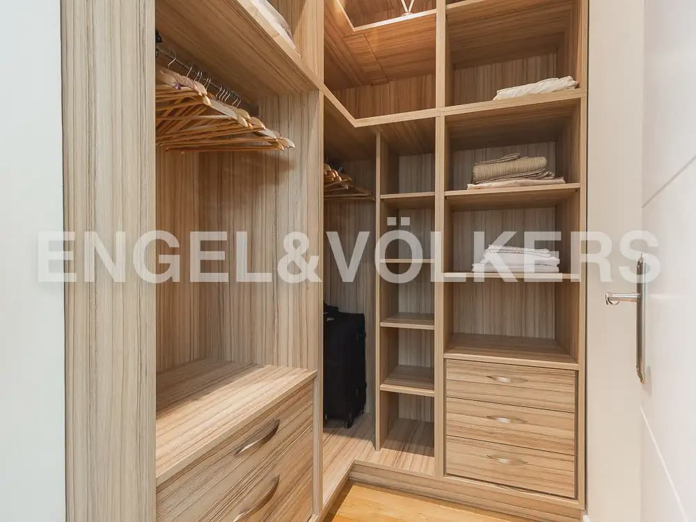 3 makuuhuone Asunto vuokrattavana paikassa Valencia kaupunki - 2 400 € (Ref: 9897807)