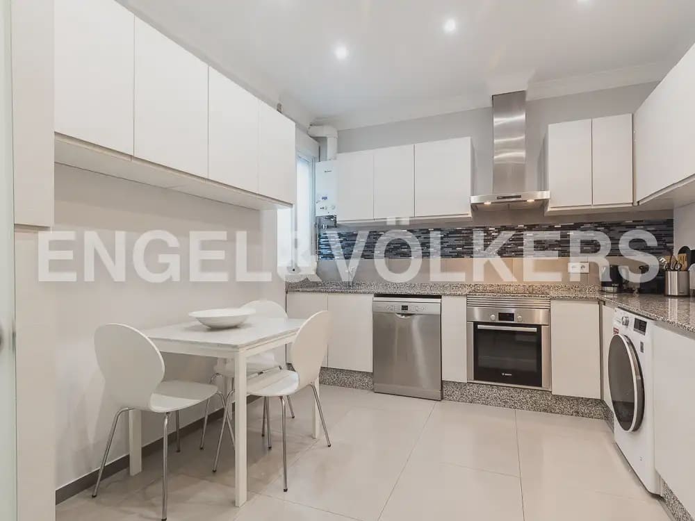 3 makuuhuone Asunto vuokrattavana paikassa Valencia kaupunki - 2 400 € (Ref: 9897807)