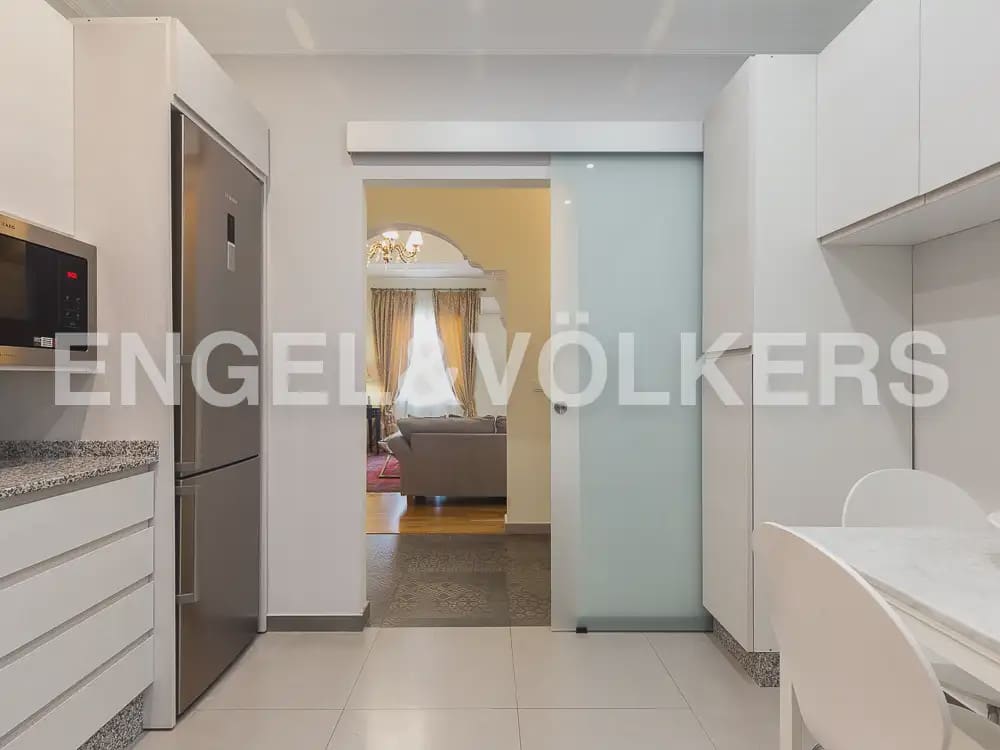 3 makuuhuone Asunto vuokrattavana paikassa Valencia kaupunki - 2 400 € (Ref: 9897807)
