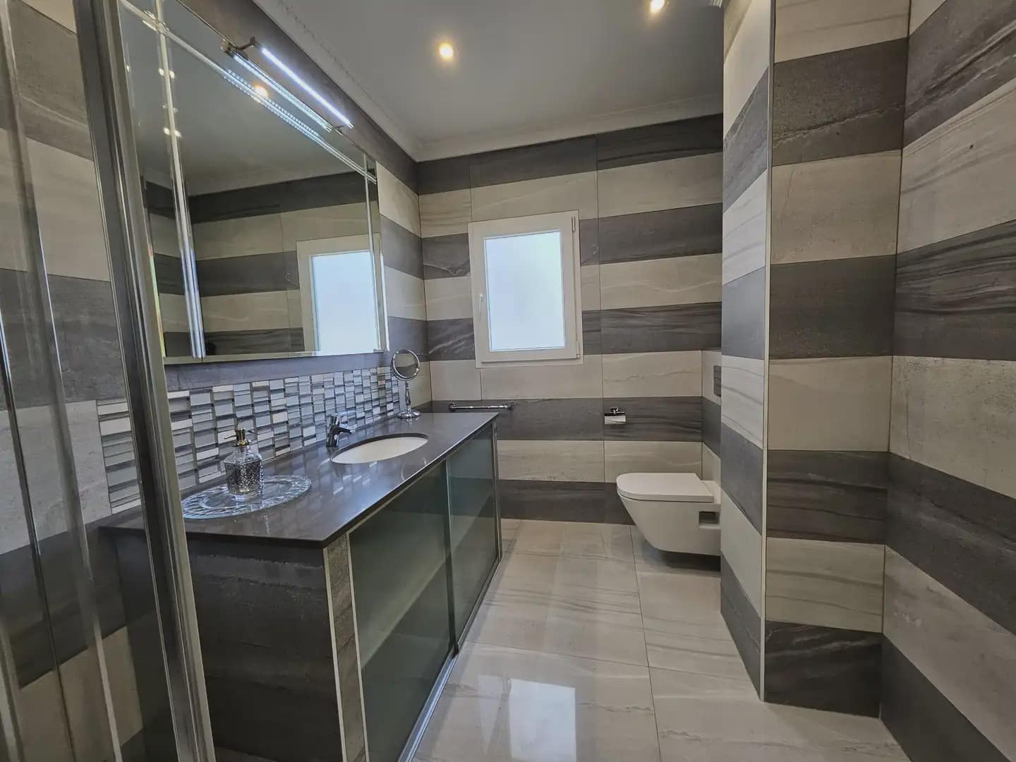 3 makuuhuone Asunto vuokrattavana paikassa Valencia kaupunki - 2 400 € (Ref: 9897807)