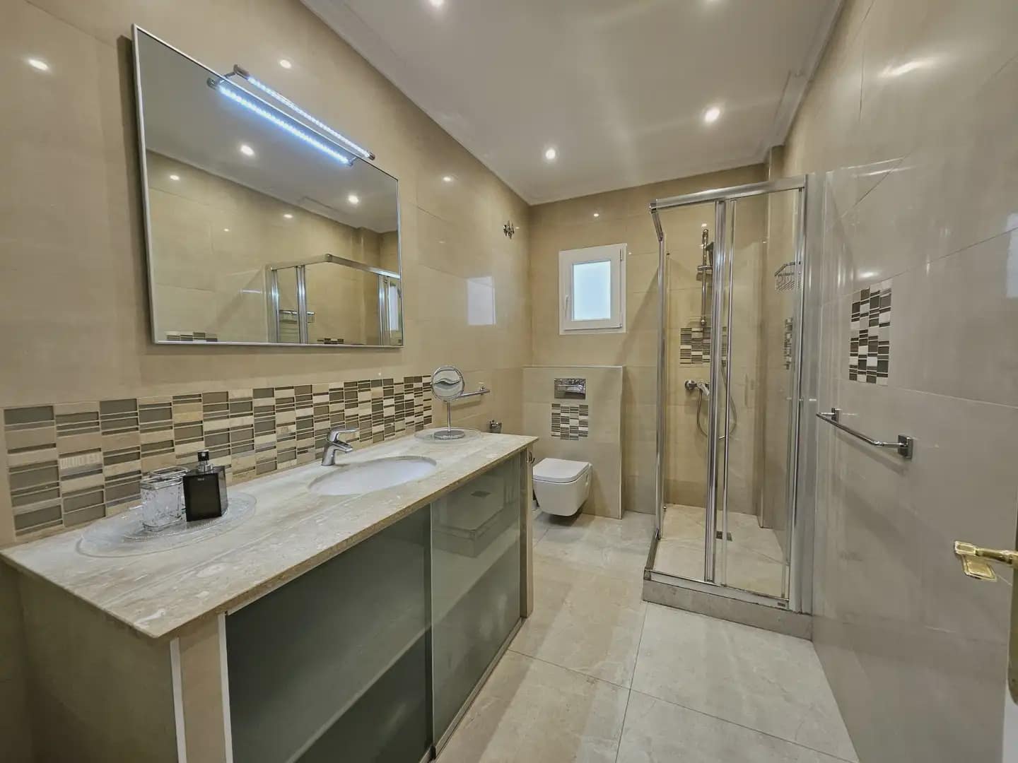 3 makuuhuone Asunto vuokrattavana paikassa Valencia kaupunki - 2 400 € (Ref: 9897807)
