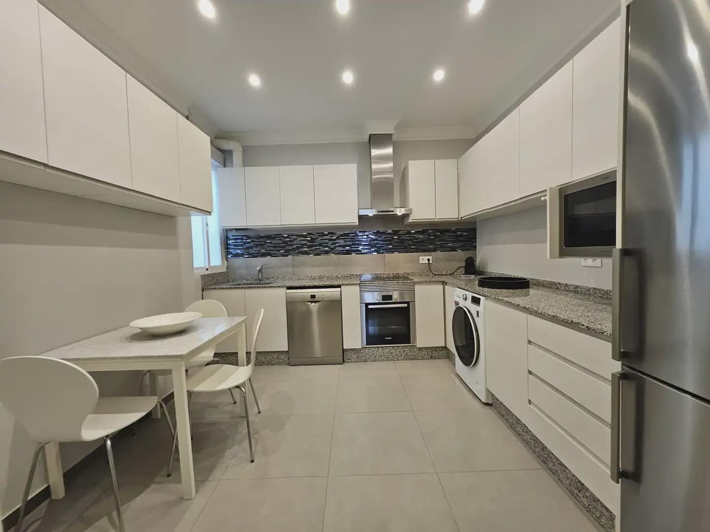 3 makuuhuone Asunto vuokrattavana paikassa Valencia kaupunki - 2 400 € (Ref: 9897807)