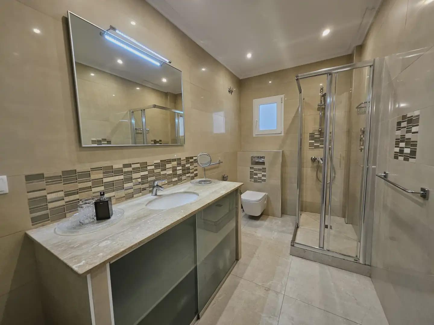 3 makuuhuone Asunto vuokrattavana paikassa Valencia kaupunki - 2 400 € (Ref: 9897807)