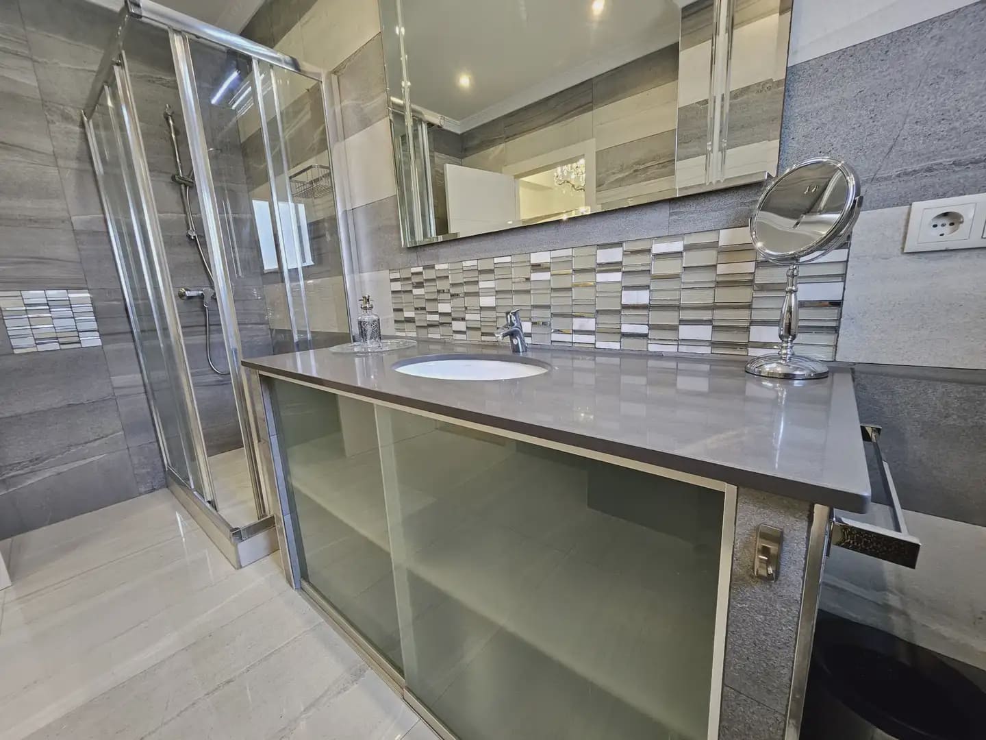 3 makuuhuone Asunto vuokrattavana paikassa Valencia kaupunki - 2 400 € (Ref: 9897807)