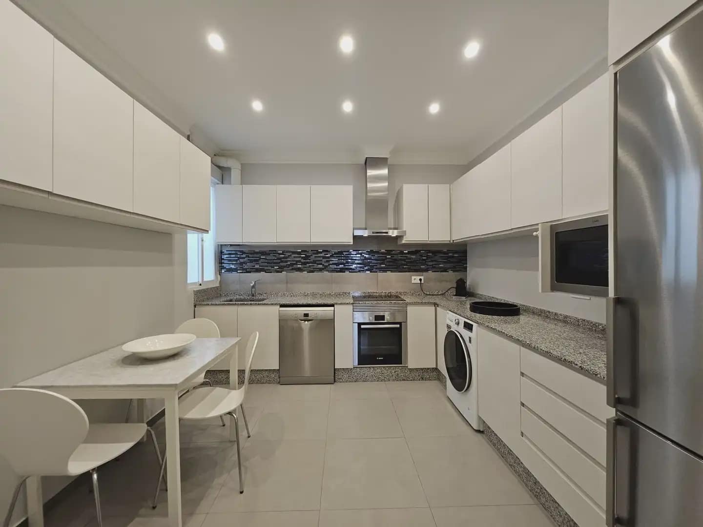 3 makuuhuone Asunto vuokrattavana paikassa Valencia kaupunki - 2 400 € (Ref: 9897807)