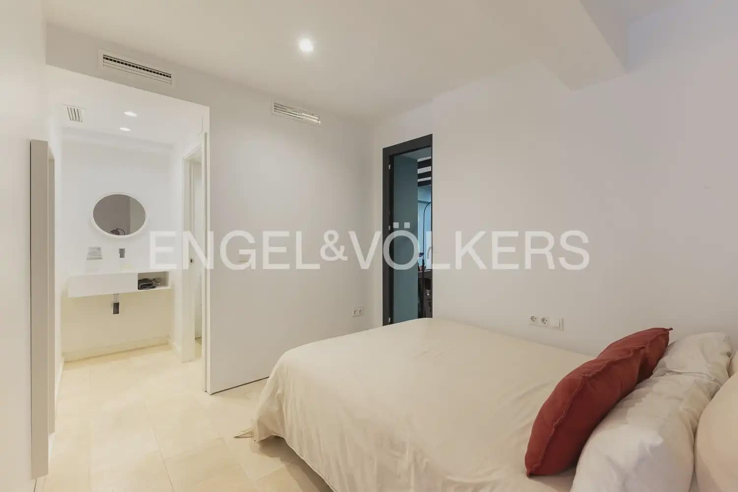 2 Zimmer Wohnung zu vermieten in Valencia Stadt - 3.300 € (Ref: 9897808)
