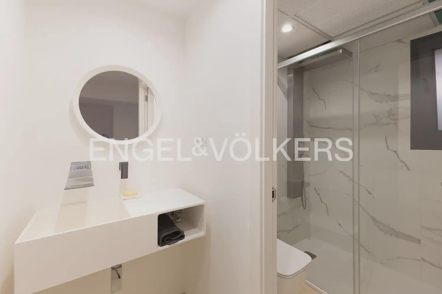 2 Zimmer Wohnung zu vermieten in Valencia Stadt - 3.300 € (Ref: 9897808)