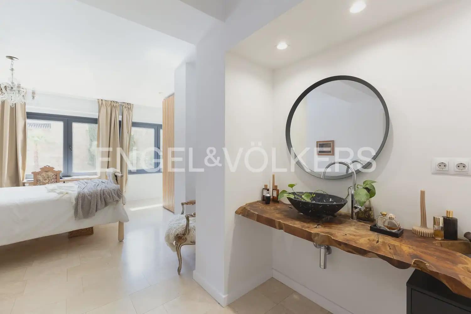 2 Zimmer Wohnung zu vermieten in Valencia Stadt - 3.300 € (Ref: 9897808)