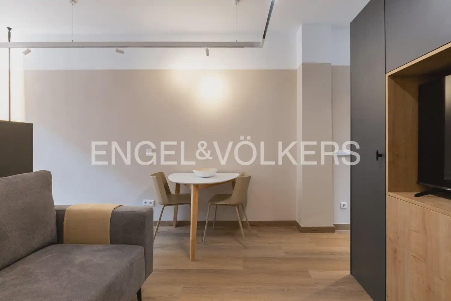 Appartement de 1 chambre à louer à Valence ville - 1 500 € (Ref: 9897810)