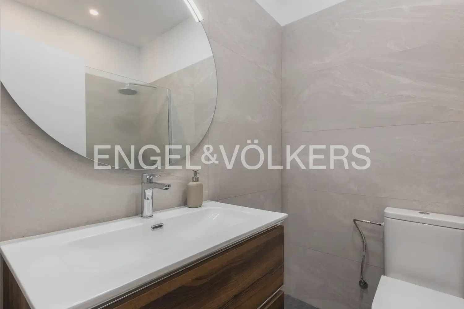 Appartement de 1 chambre à louer à Valence ville - 1 500 € (Ref: 9897810)