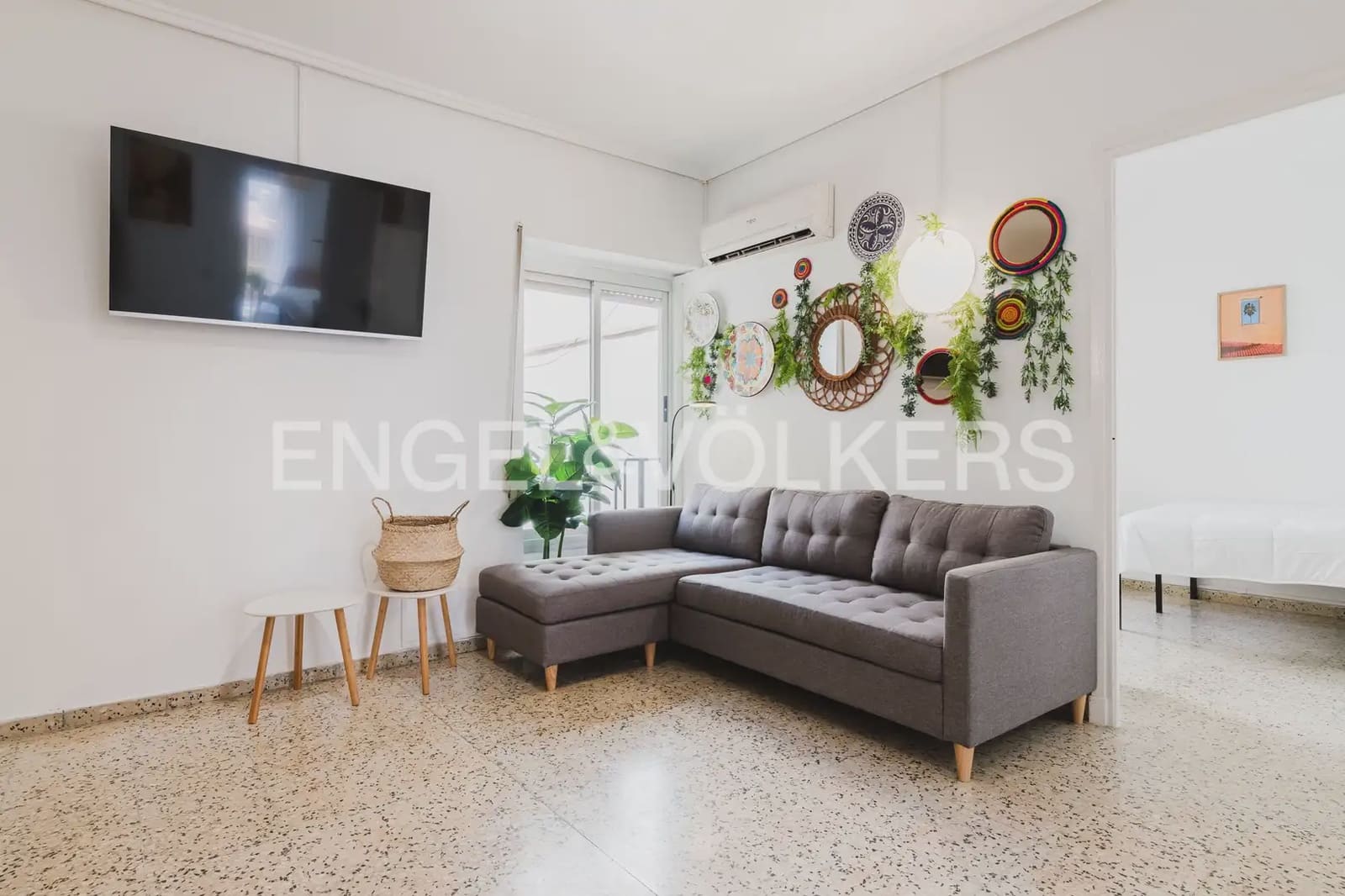 4 slaapkamer Flat te huur in Valencia stad - € 2.000 (Ref: 9897817)