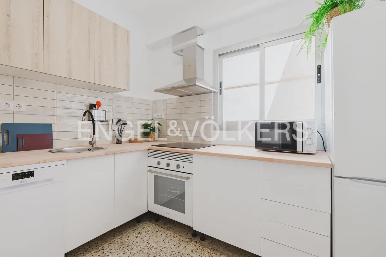 4 slaapkamer Flat te huur in Valencia stad - € 2.000 (Ref: 9897817)