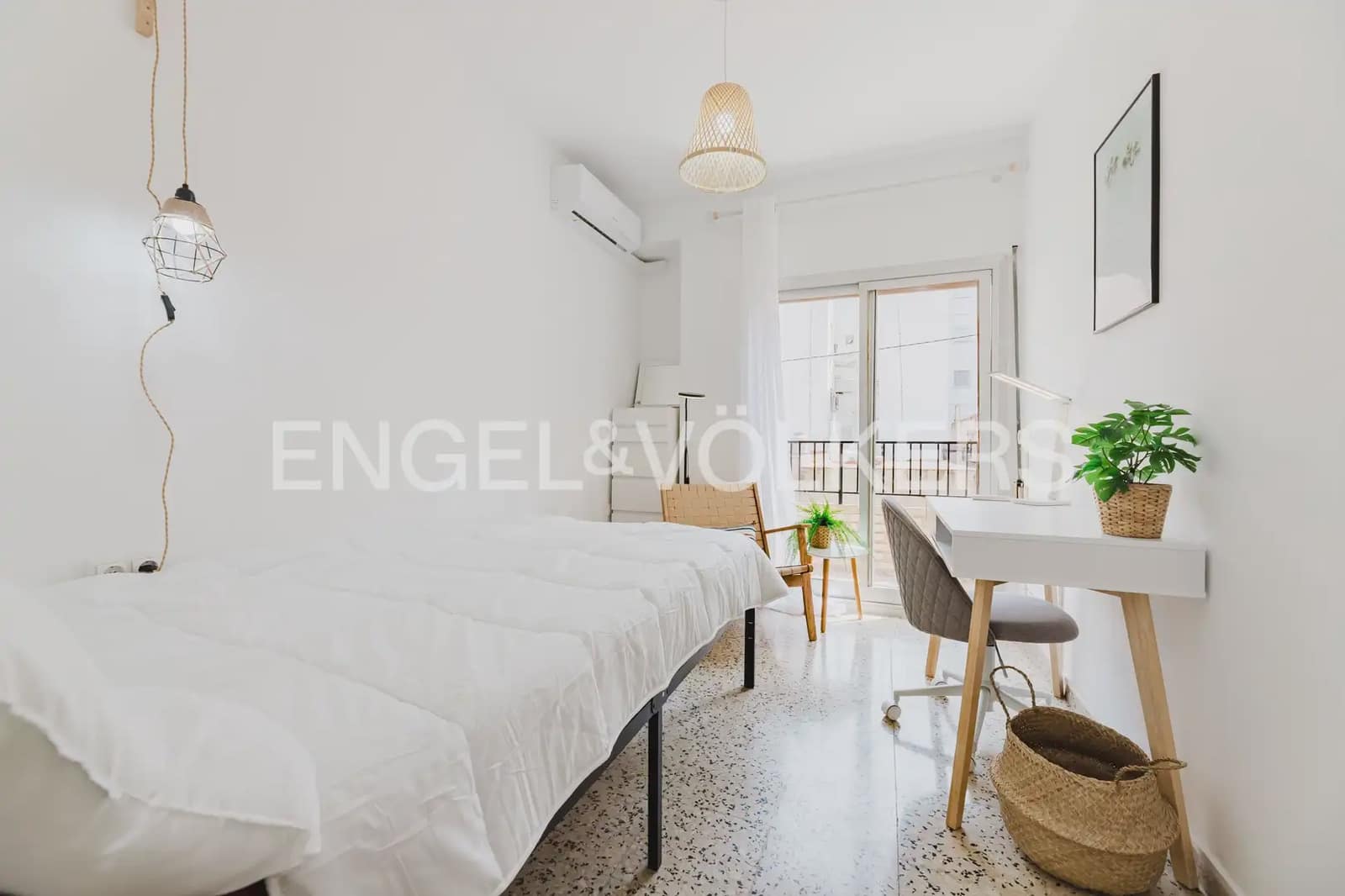 4 slaapkamer Flat te huur in Valencia stad - € 2.000 (Ref: 9897817)