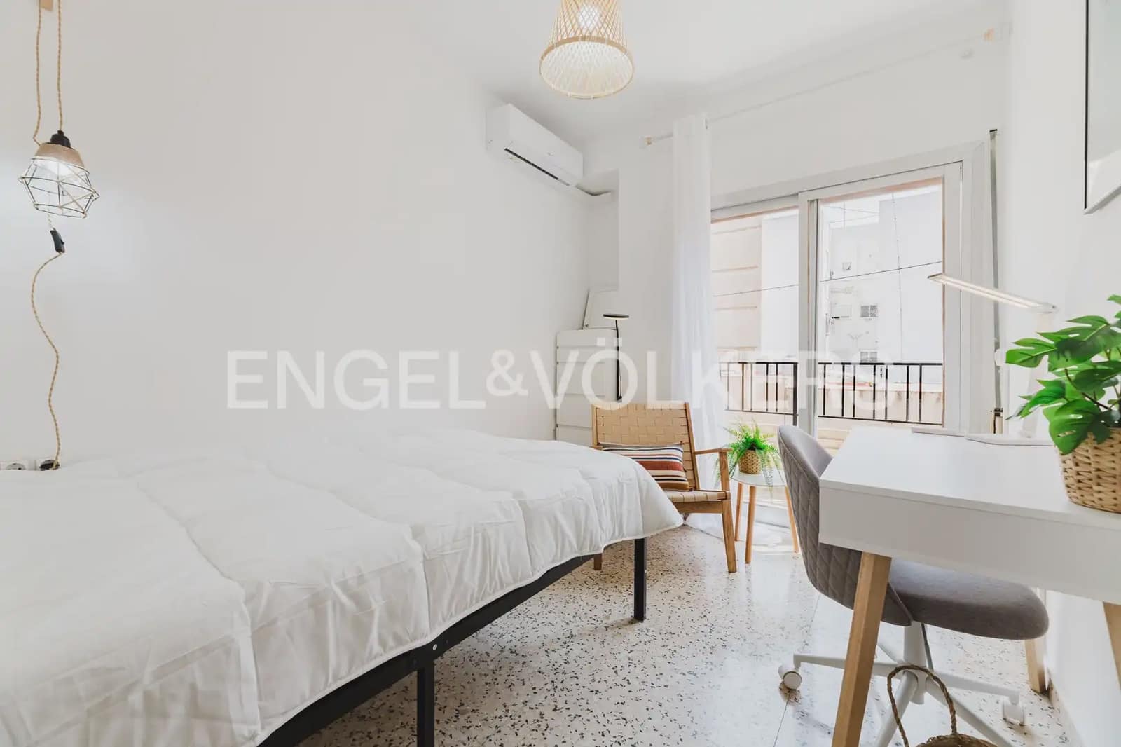 4 slaapkamer Flat te huur in Valencia stad - € 2.000 (Ref: 9897817)