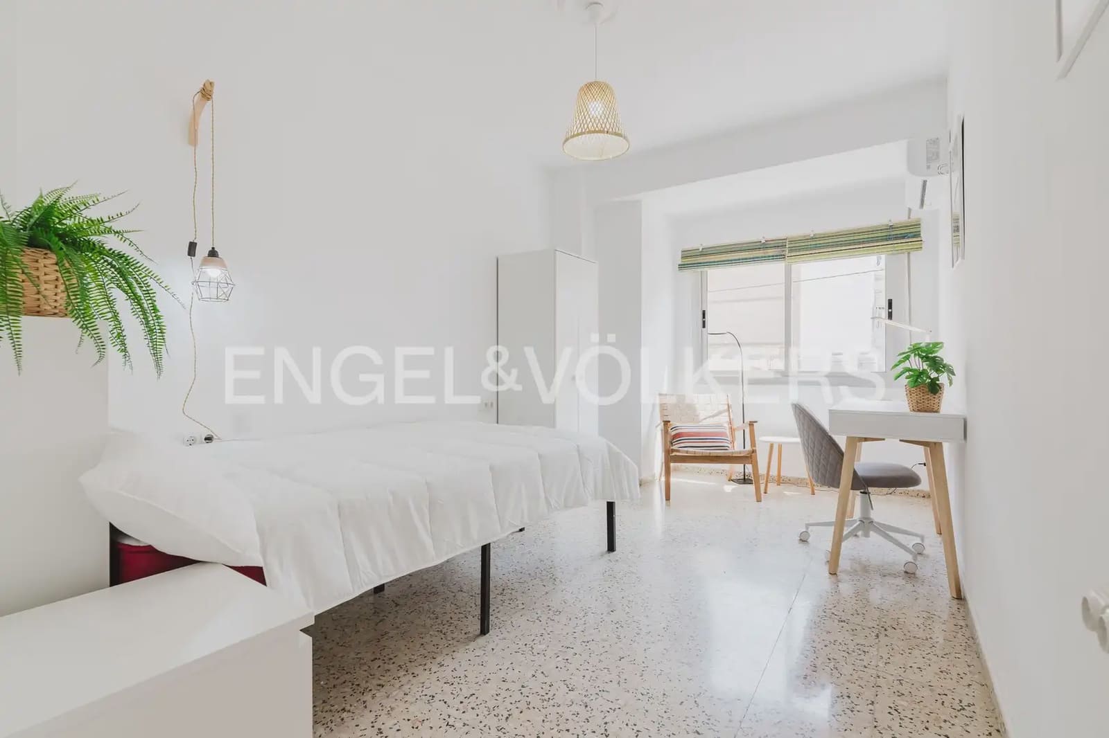 4 slaapkamer Flat te huur in Valencia stad - € 2.000 (Ref: 9897817)