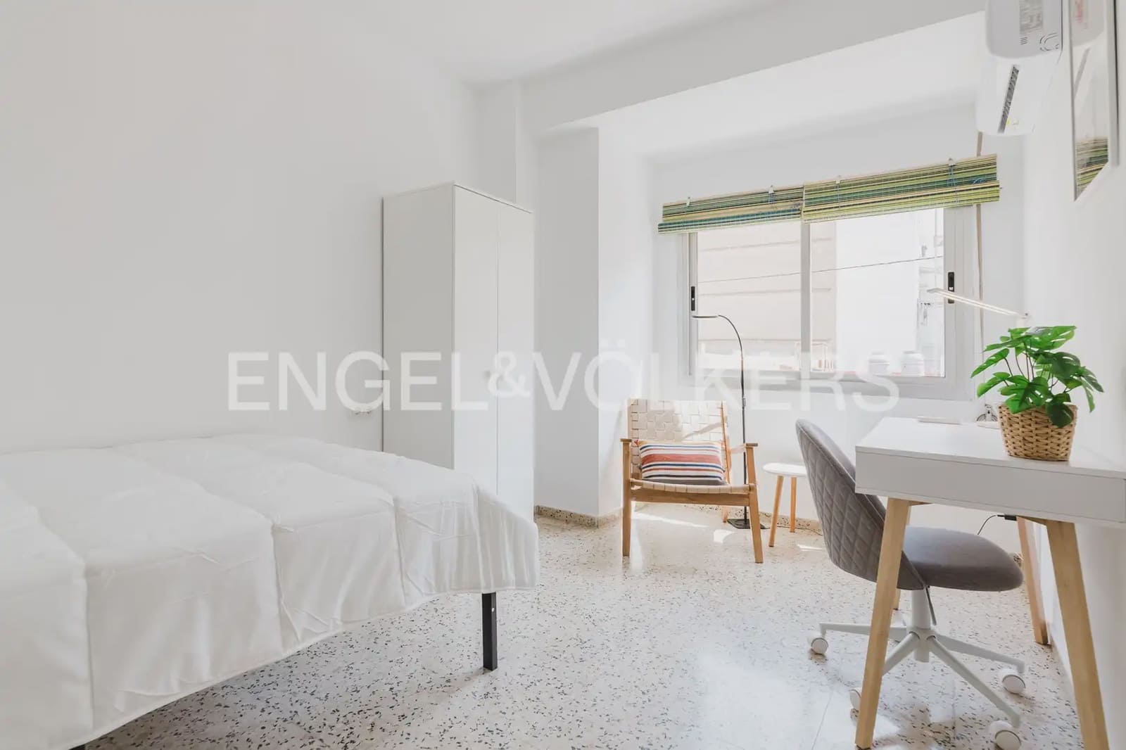 4 slaapkamer Flat te huur in Valencia stad - € 2.000 (Ref: 9897817)