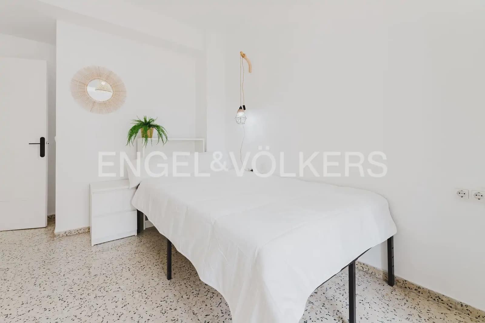 4 slaapkamer Flat te huur in Valencia stad - € 2.000 (Ref: 9897817)