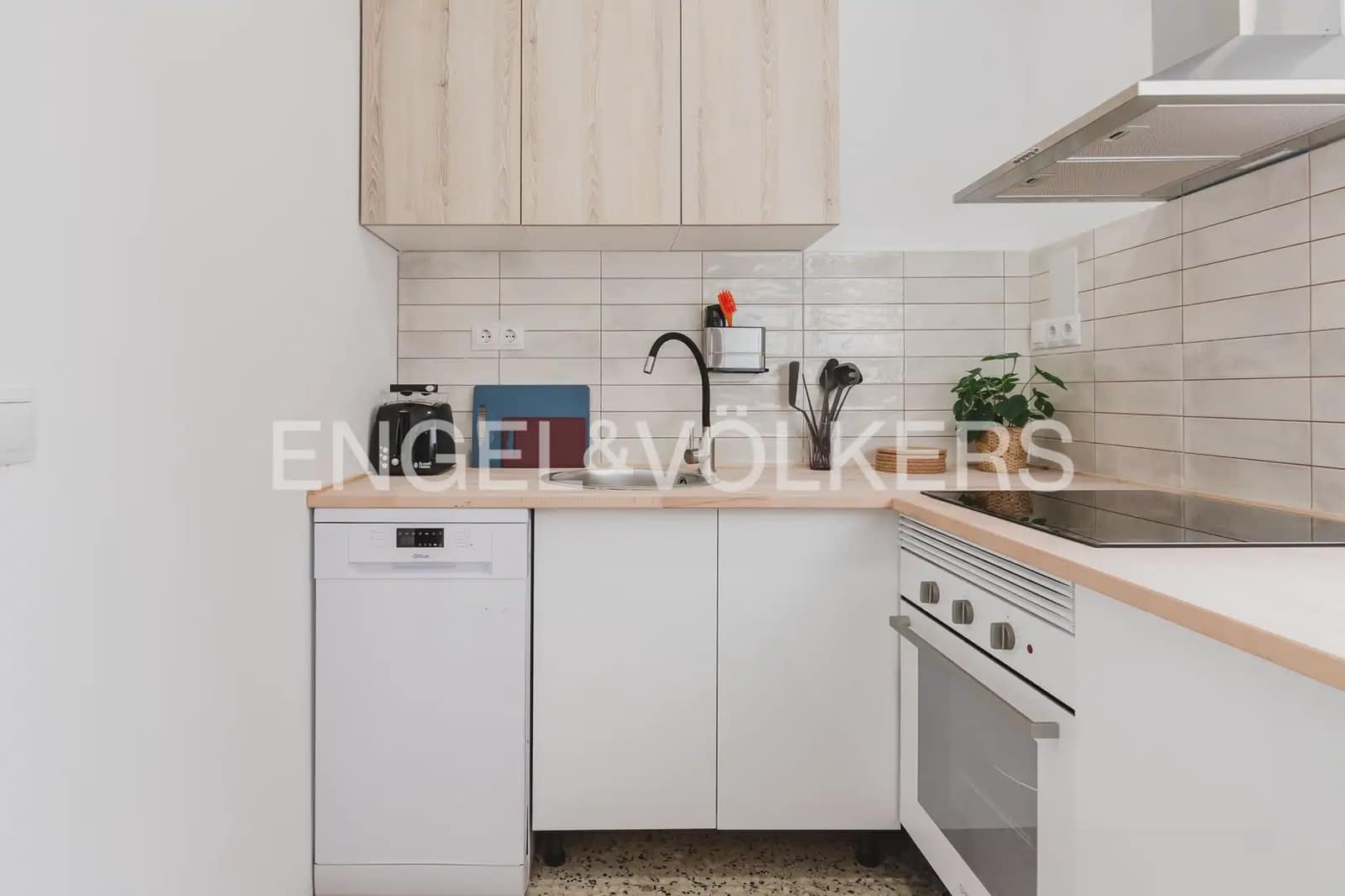 4 slaapkamer Flat te huur in Valencia stad - € 2.000 (Ref: 9897817)