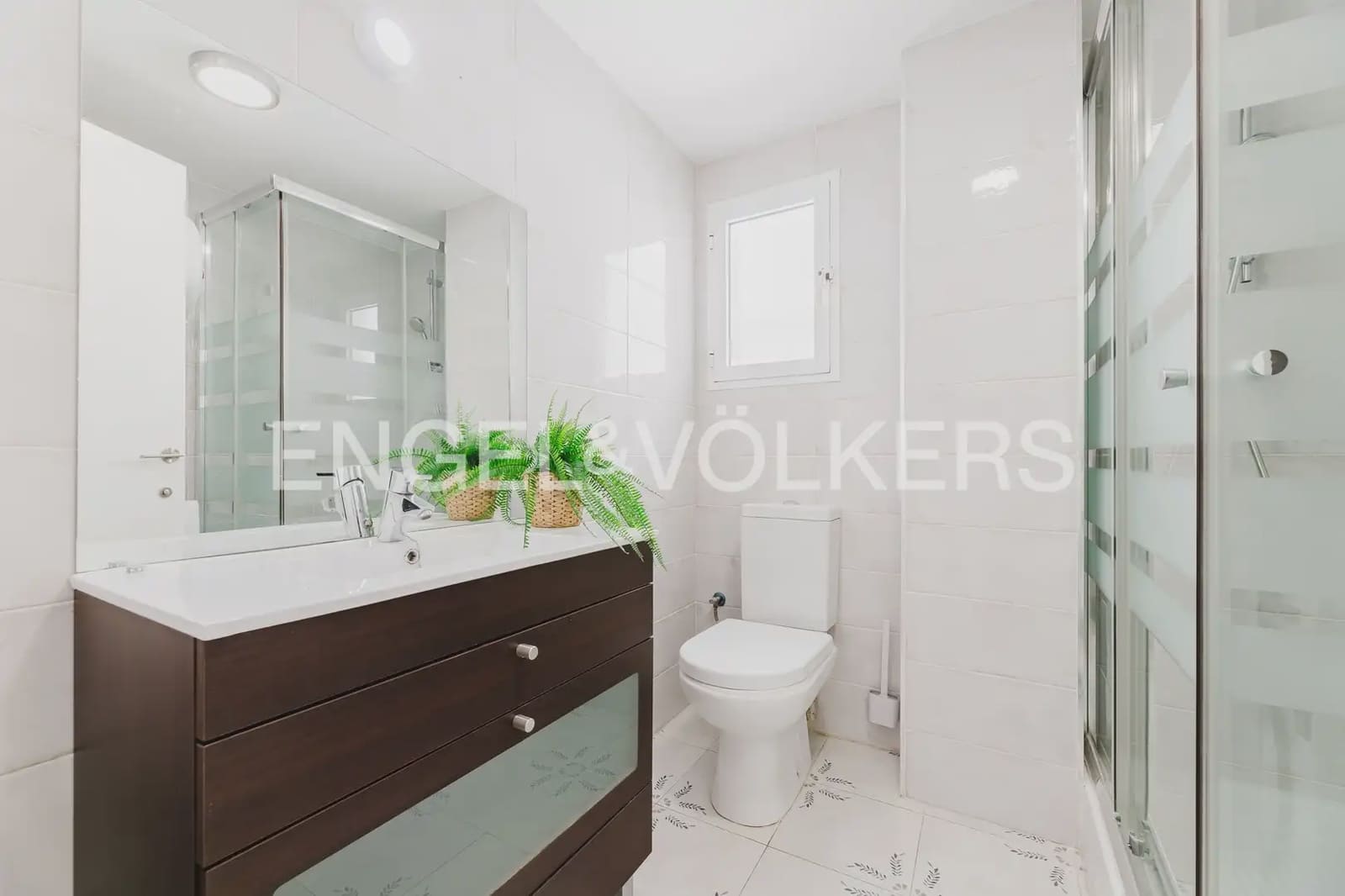 4 slaapkamer Flat te huur in Valencia stad - € 2.000 (Ref: 9897817)