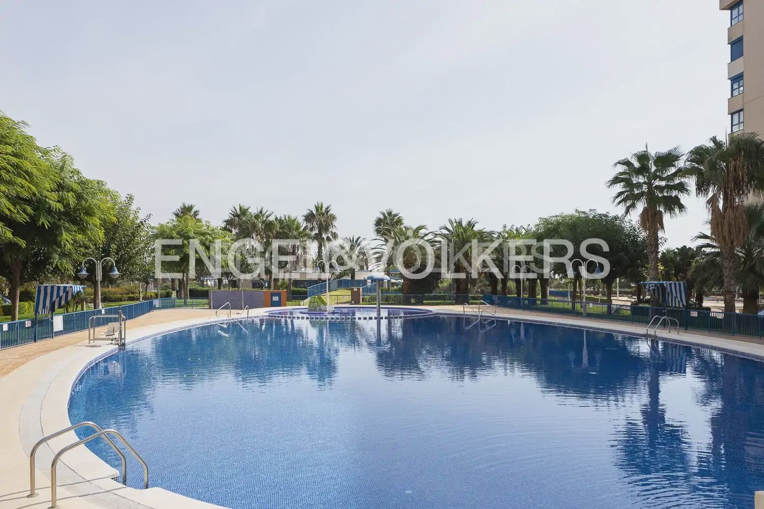Piso de 2 habitaciones en Alboraya / Alboraia en alquiler con piscina garaje - 1.400 € (Ref: 9897820)