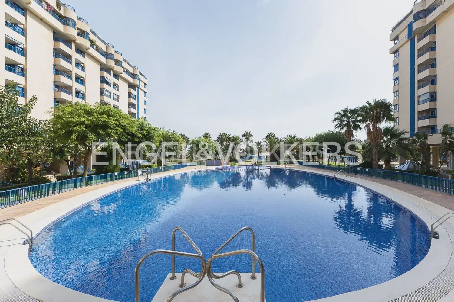 Piso de 2 habitaciones en Alboraya / Alboraia en alquiler con piscina garaje - 1.400 € (Ref: 9897820)