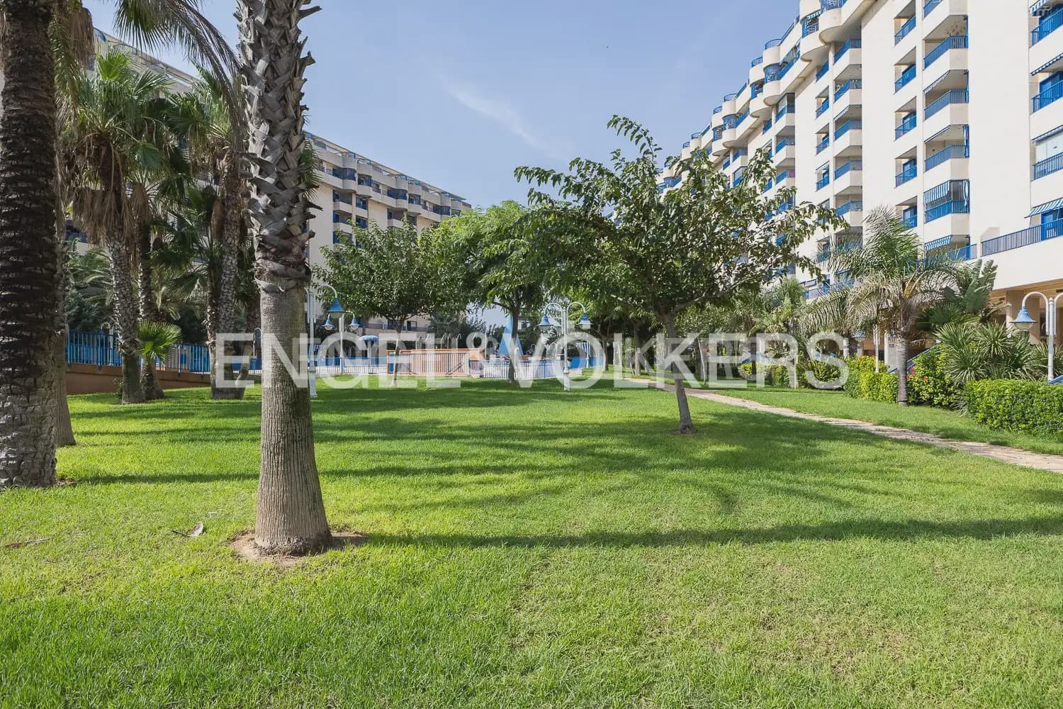 Piso de 2 habitaciones en Alboraya / Alboraia en alquiler con piscina garaje - 1.400 € (Ref: 9897820)