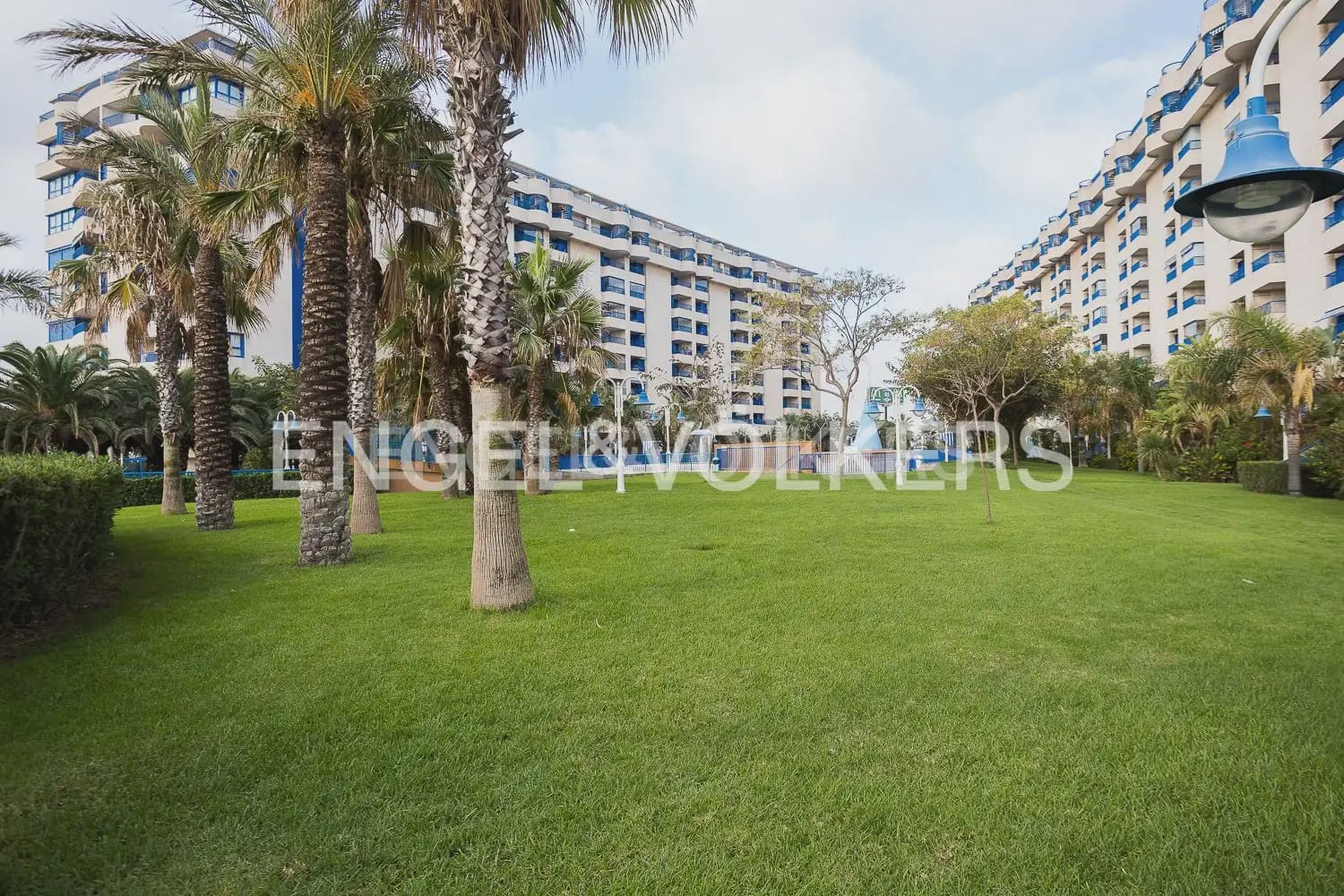 Piso de 2 habitaciones en Alboraya / Alboraia en alquiler con piscina garaje - 1.400 € (Ref: 9897820)
