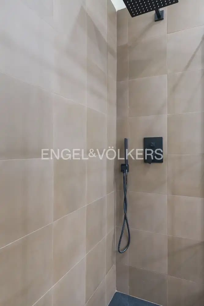 2 makuuhuone Asunto vuokrattavana paikassa Valencia kaupunki - 2 200 € (Ref: 9897826)